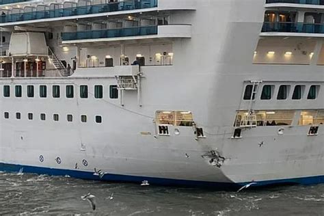 ruby princess cruise ship hits dock